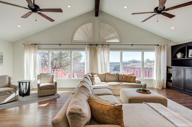 15 Surrey Circle, Ransom Canyon, TX 79366