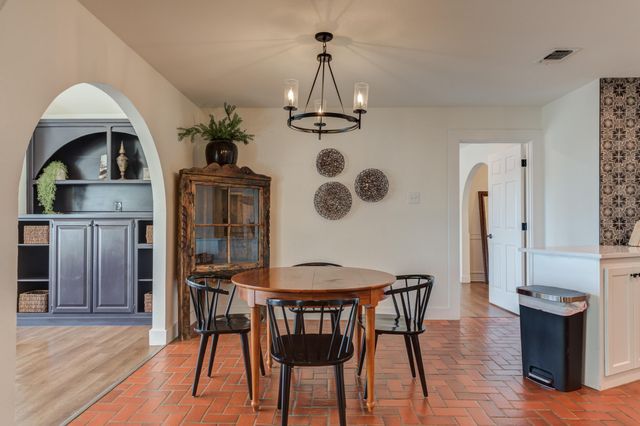 15 Surrey Circle, Ransom Canyon, TX 79366