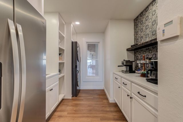 15 Surrey Circle, Ransom Canyon, TX 79366