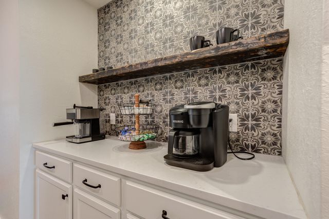 15 Surrey Circle, Ransom Canyon, TX 79366