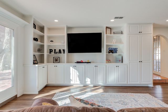 15 Surrey Circle, Ransom Canyon, TX 79366