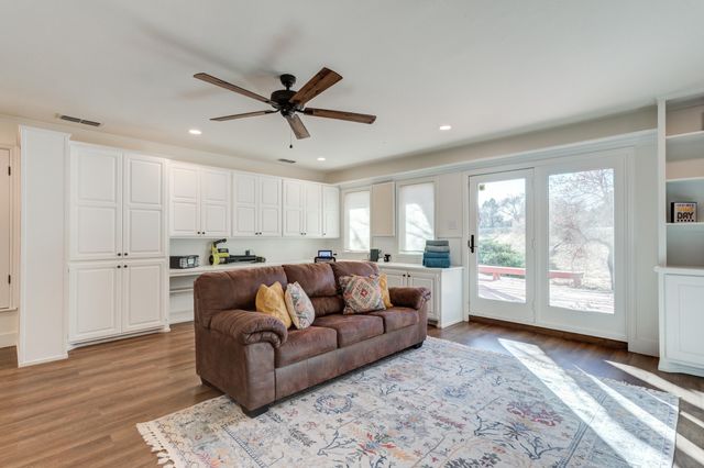 15 Surrey Circle, Ransom Canyon, TX 79366