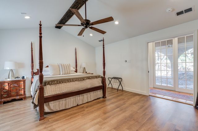 15 Surrey Circle, Ransom Canyon, TX 79366