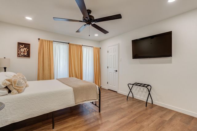 15 Surrey Circle, Ransom Canyon, TX 79366