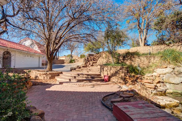 15 Surrey Circle, Ransom Canyon, TX 79366