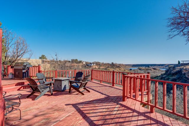 15 Surrey Circle, Ransom Canyon, TX 79366