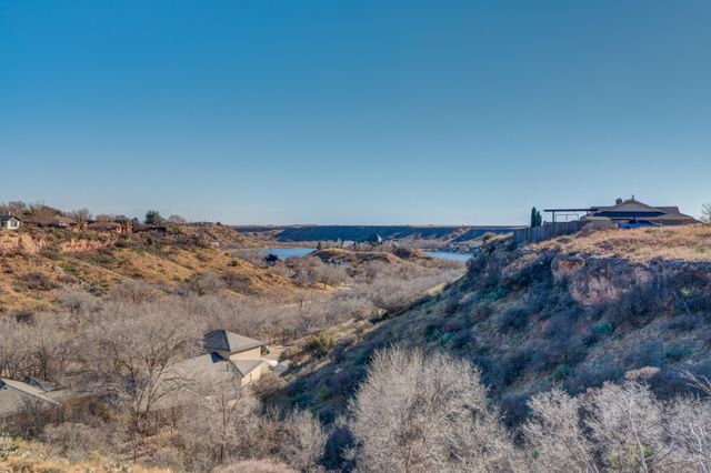 15 Surrey Circle, Ransom Canyon, TX 79366