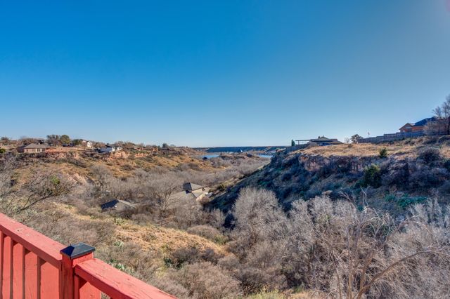 15 Surrey Circle, Ransom Canyon, TX 79366