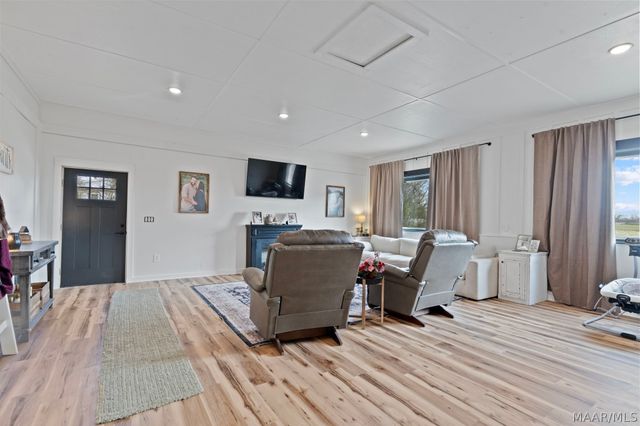 3756 County Road 49 ., Clanton, AL 35046