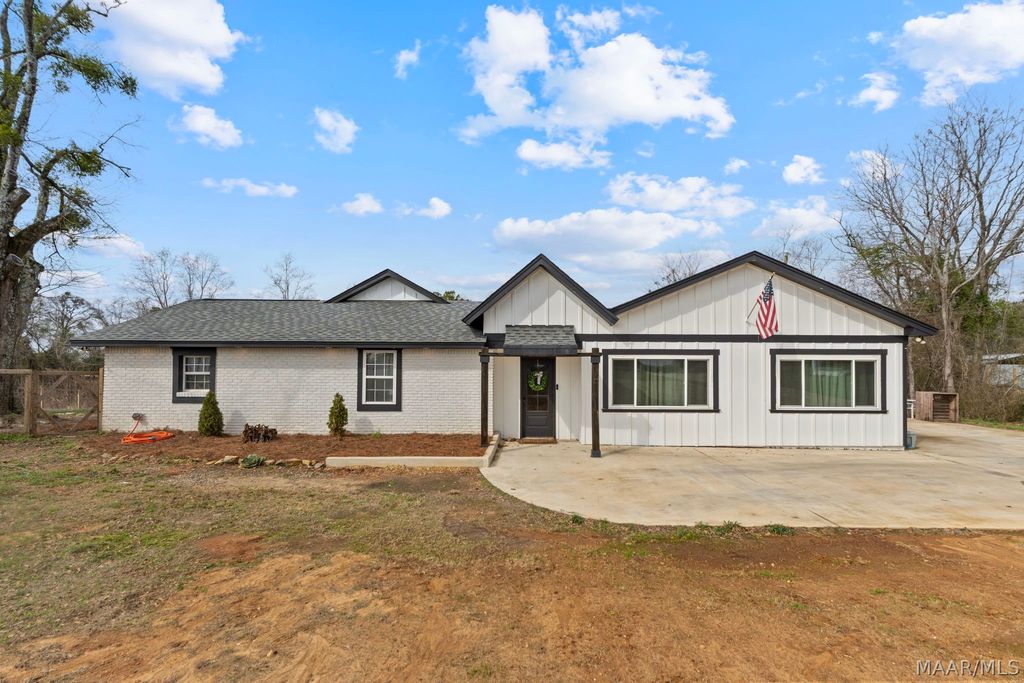 3756 County Road 49 ., Clanton, AL 35046