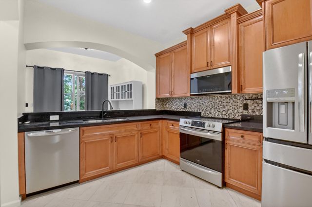 6421 Bella Circle 303, Boynton Beach, FL 33437
