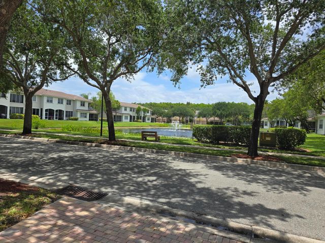 6421 Bella Circle 303, Boynton Beach, FL 33437