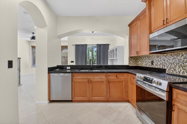 6421 Bella Circle 303, Boynton Beach, FL 33437