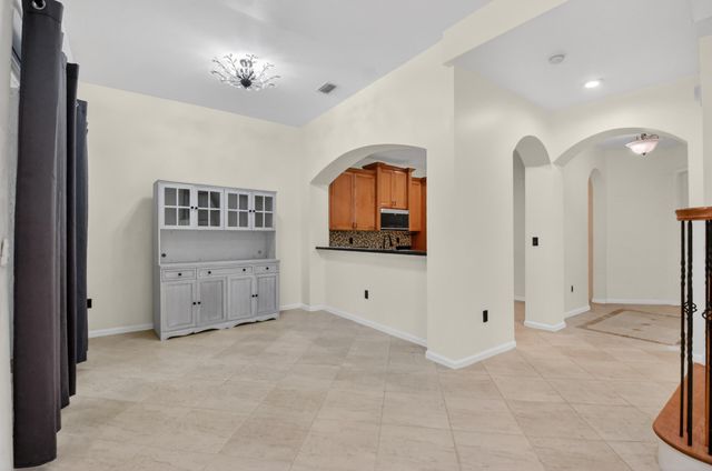 6421 Bella Circle 303, Boynton Beach, FL 33437