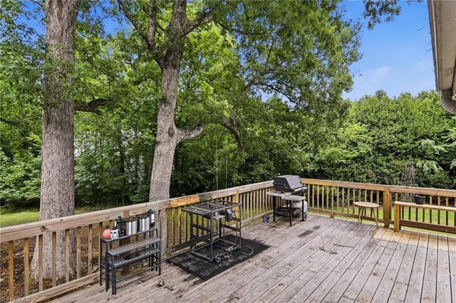 122 Helleri Circle, Advance, NC 27006