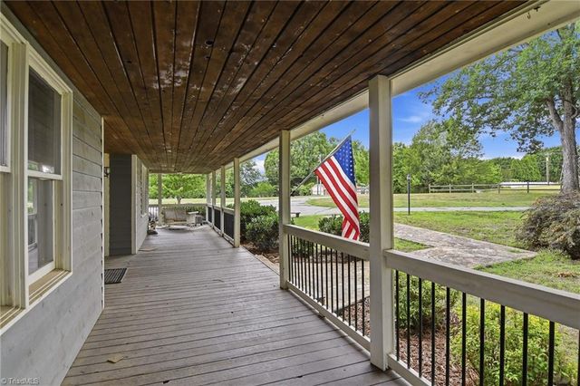 122 Helleri Circle, Advance, NC 27006