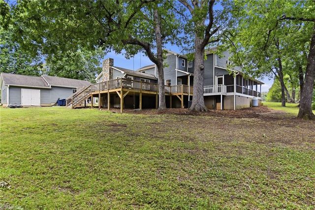 122 Helleri Circle, Advance, NC 27006