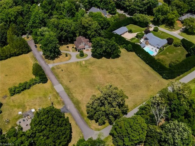 122 Helleri Circle, Advance, NC 27006