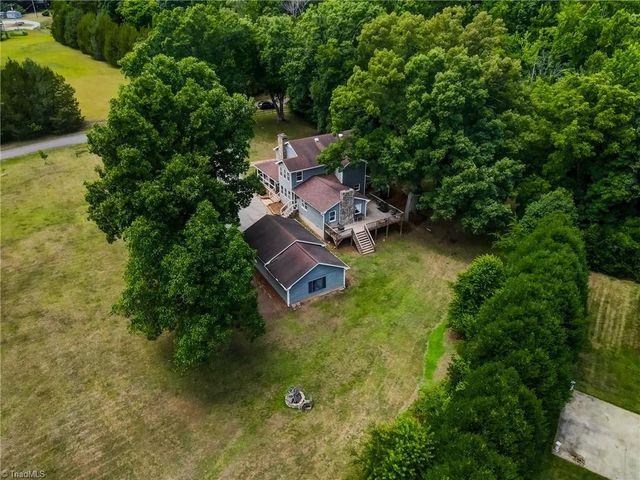 122 Helleri Circle, Advance, NC 27006