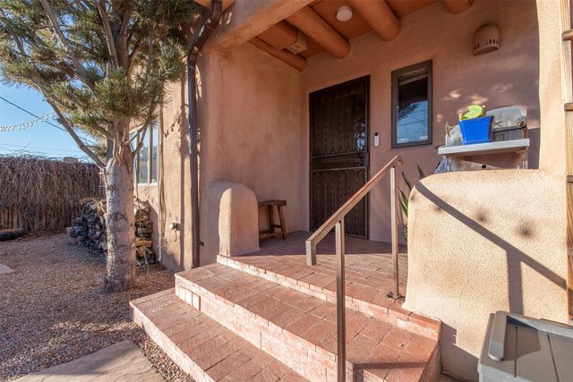 617 Don Felix A, Santa Fe, NM 87501