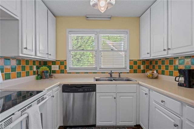 944 Chatfield Drive, Jamestown, NC 27282