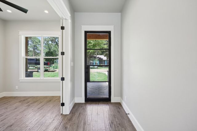 131 Hilltop Drive, Trinidad, TX 75163