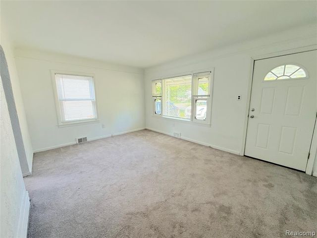 21212 Rensselaer Street, Farmington, MI 48336