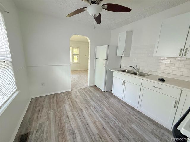 21212 Rensselaer Street, Farmington, MI 48336