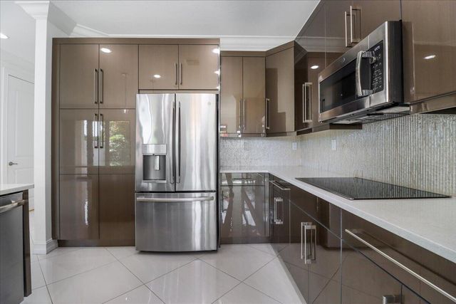10098 Akenside Drive, Boca Raton, FL 33428