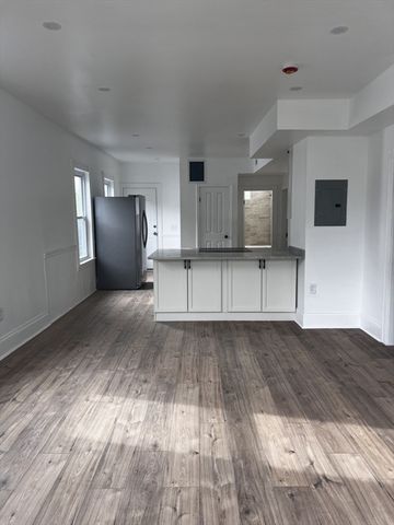 19 Reeves St, Worcester, MA 01607