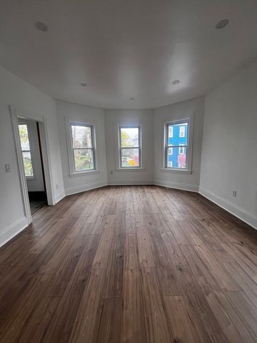 19 Reeves St, Worcester, MA 01607