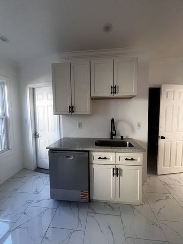 19 Reeves St, Worcester, MA 01607