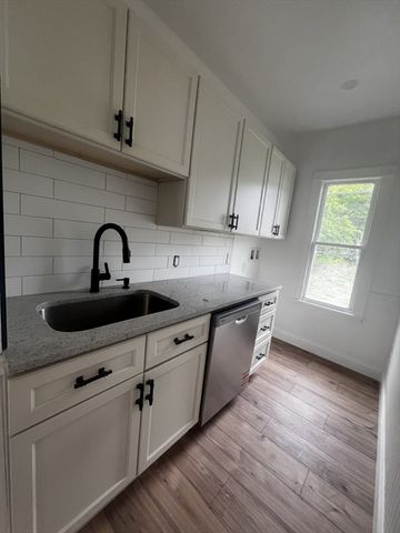 19 Reeves St, Worcester, MA 01607