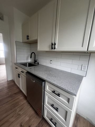 19 Reeves St, Worcester, MA 01607