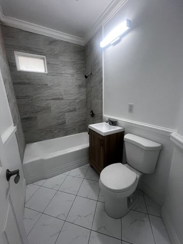 19 Reeves St, Worcester, MA 01607