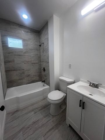 19 Reeves St, Worcester, MA 01607