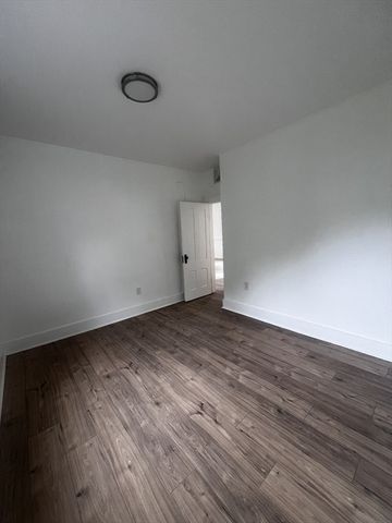 19 Reeves St, Worcester, MA 01607