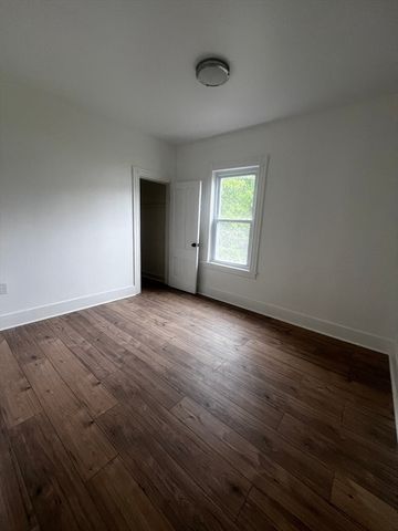 19 Reeves St, Worcester, MA 01607