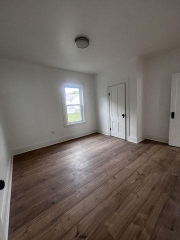 19 Reeves St, Worcester, MA 01607