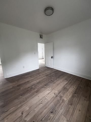 19 Reeves St, Worcester, MA 01607