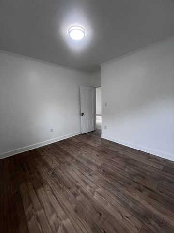 19 Reeves St, Worcester, MA 01607