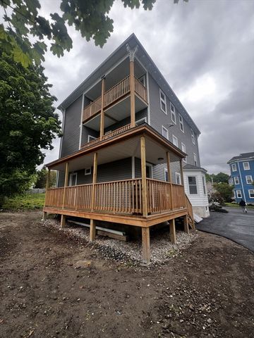 19 Reeves St, Worcester, MA 01607