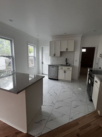 19 Reeves St, Worcester, MA 01607