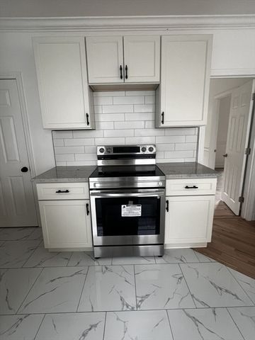 19 Reeves St, Worcester, MA 01607
