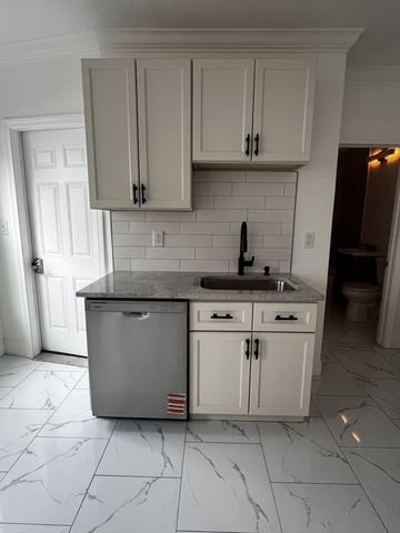 19 Reeves St, Worcester, MA 01607