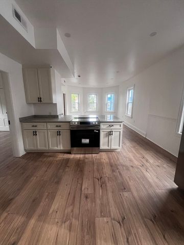 19 Reeves St, Worcester, MA 01607
