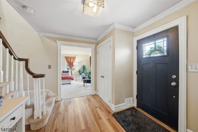 52 Country Squire Way, Branchburg Twp., NJ 08876