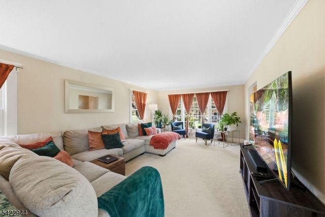 52 Country Squire Way, Branchburg Twp., NJ 08876