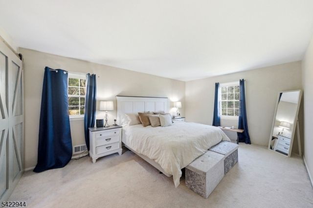 52 Country Squire Way, Branchburg Twp., NJ 08876