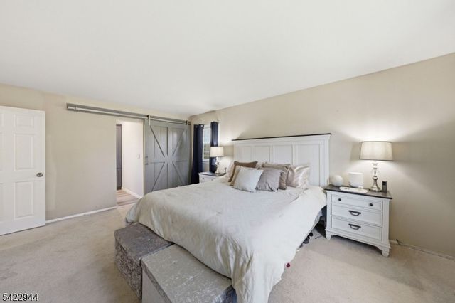 52 Country Squire Way, Branchburg Twp., NJ 08876